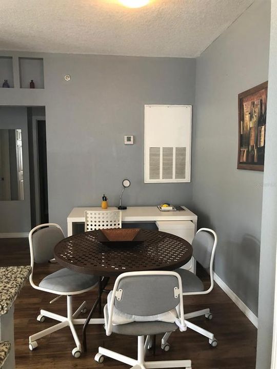 For Rent: $1,350 (1 beds, 1 baths, 794 Square Feet)
