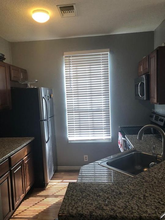 For Rent: $1,350 (1 beds, 1 baths, 794 Square Feet)