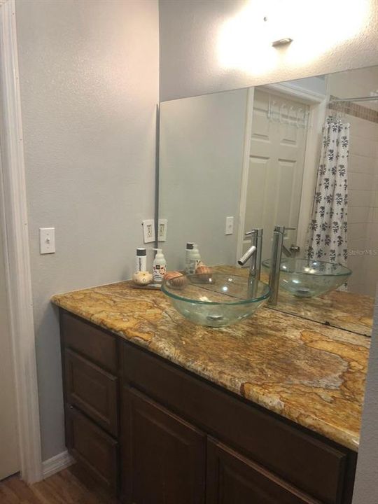 For Rent: $1,350 (1 beds, 1 baths, 794 Square Feet)