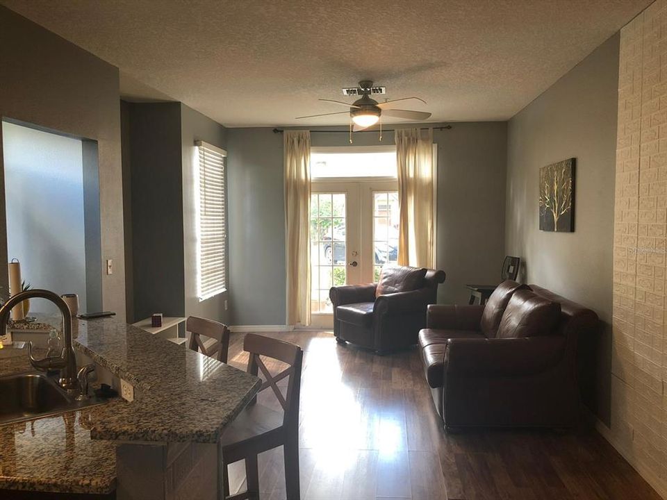 For Rent: $1,350 (1 beds, 1 baths, 794 Square Feet)