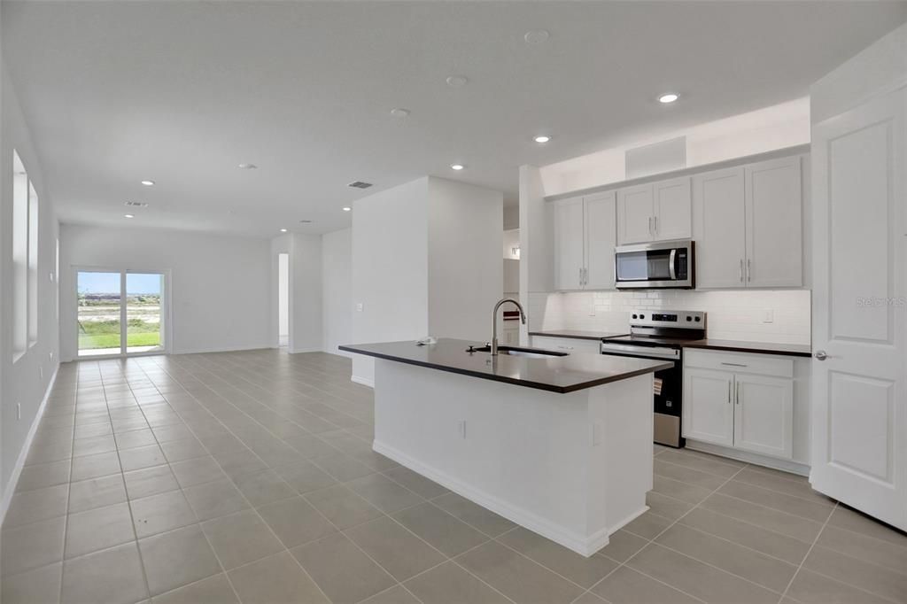 For Sale: $299,990 (3 beds, 2 baths, 1657 Square Feet)