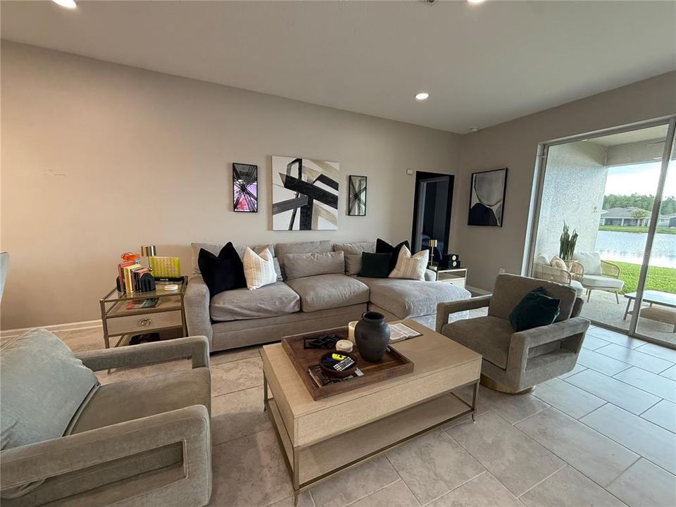 For Rent: $700 (4 beds, 3 baths, 2110 Square Feet)
