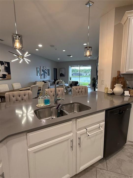 For Rent: $700 (4 beds, 3 baths, 2110 Square Feet)