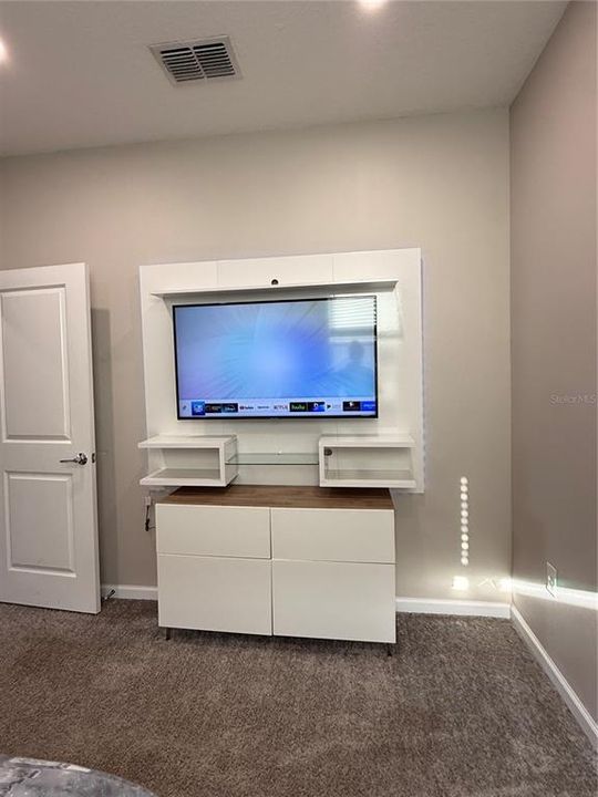 For Rent: $700 (4 beds, 3 baths, 2110 Square Feet)