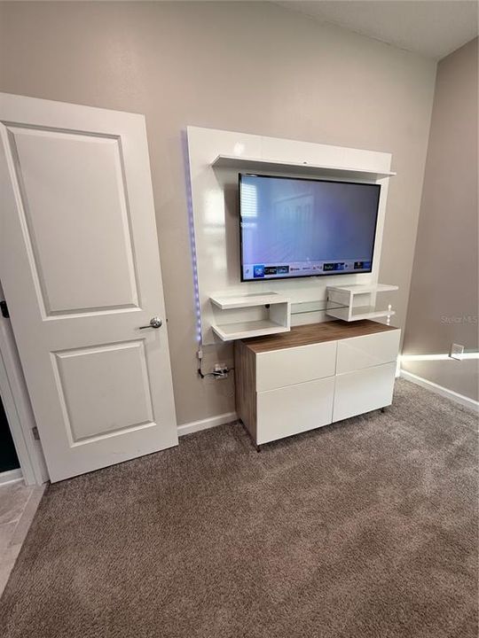 For Rent: $700 (4 beds, 3 baths, 2110 Square Feet)