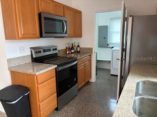 For Sale: $349,900 (3 beds, 1 baths, 1073 Square Feet)