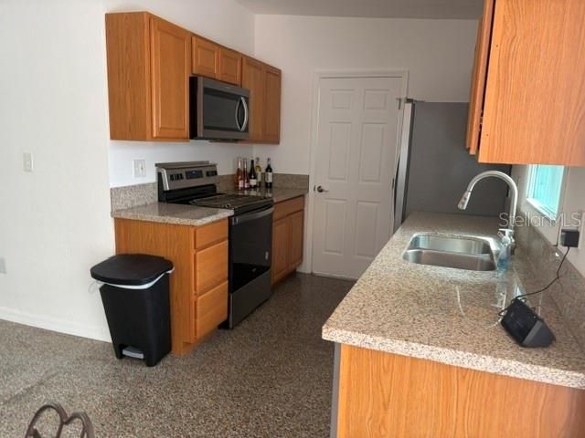 For Sale: $349,900 (3 beds, 1 baths, 1073 Square Feet)