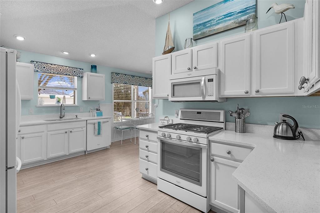Active With Contract: $400,000 (3 beds, 2 baths, 1663 Square Feet)