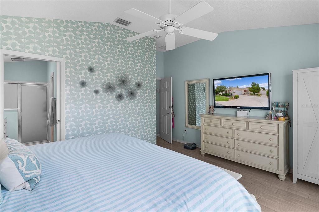 Active With Contract: $400,000 (3 beds, 2 baths, 1663 Square Feet)