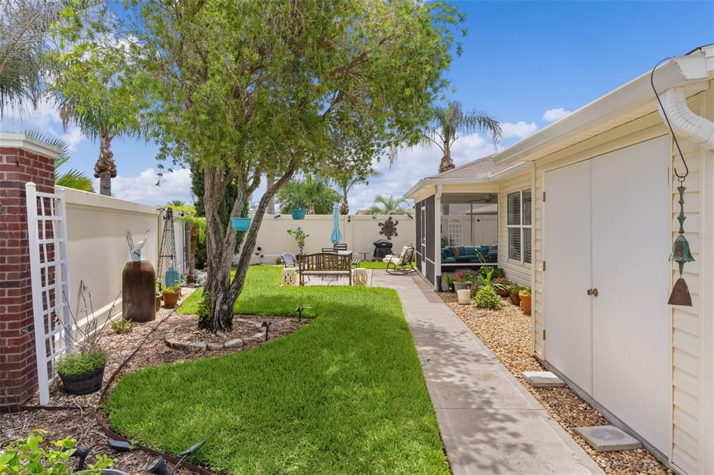 Active With Contract: $400,000 (3 beds, 2 baths, 1663 Square Feet)