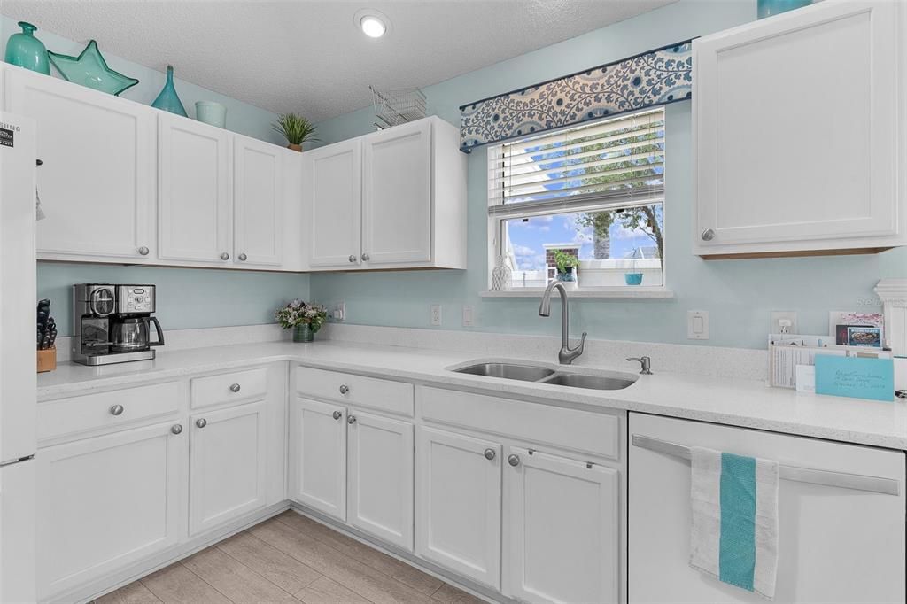 Active With Contract: $400,000 (3 beds, 2 baths, 1663 Square Feet)