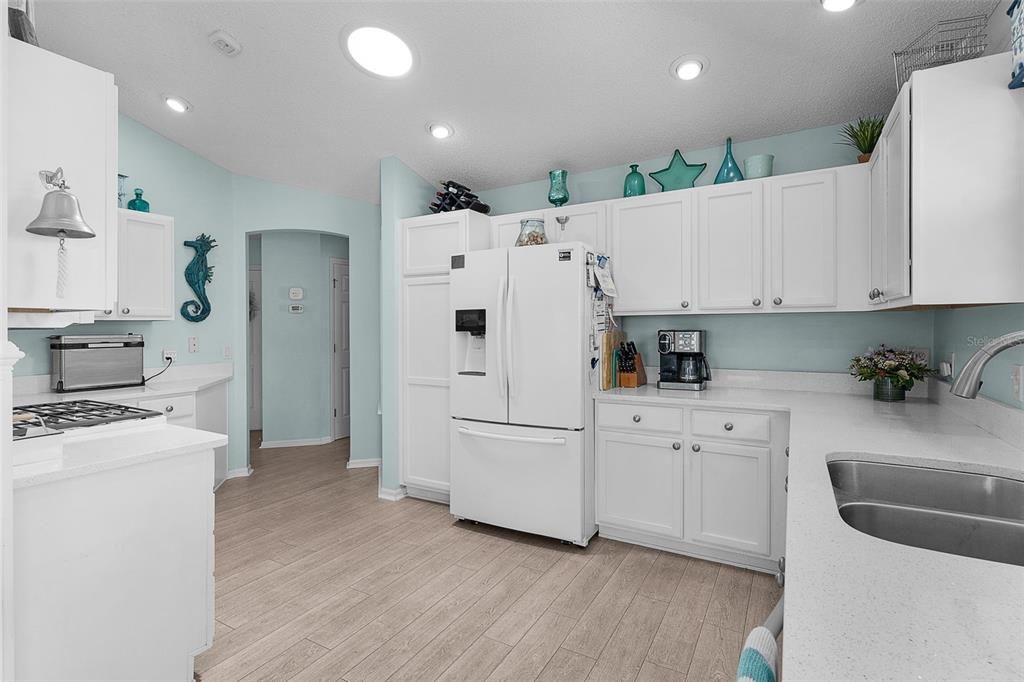 Active With Contract: $400,000 (3 beds, 2 baths, 1663 Square Feet)