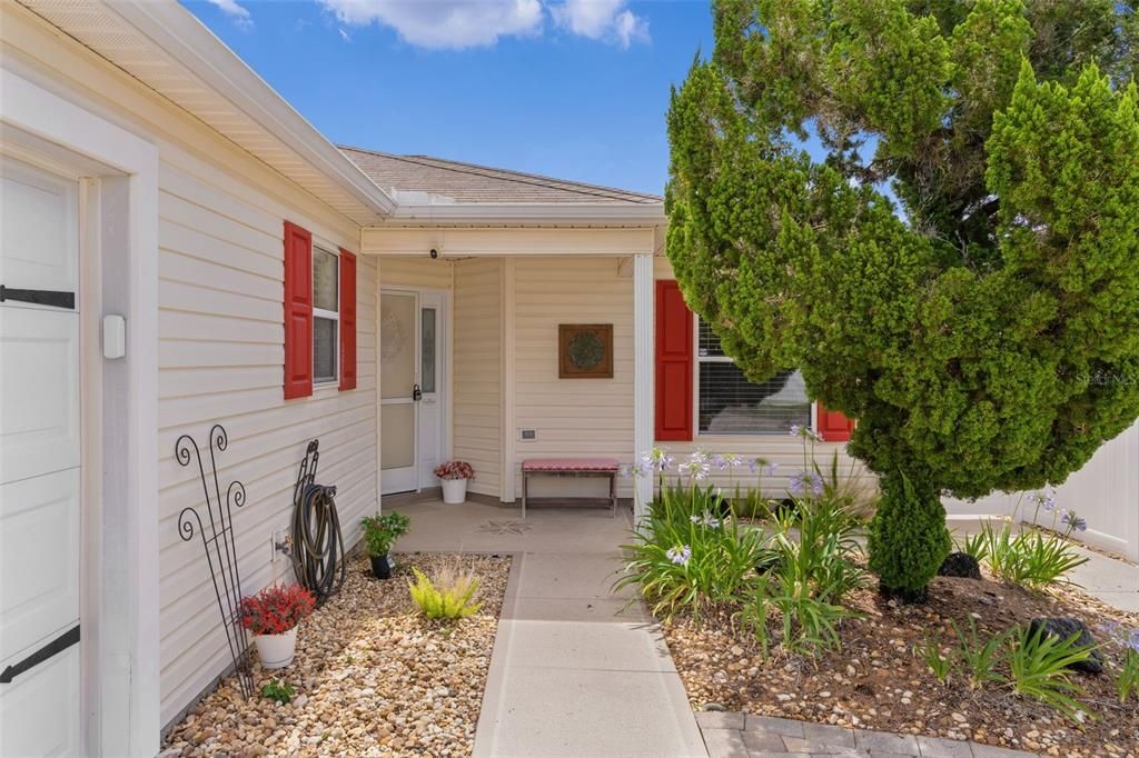 Active With Contract: $400,000 (3 beds, 2 baths, 1663 Square Feet)