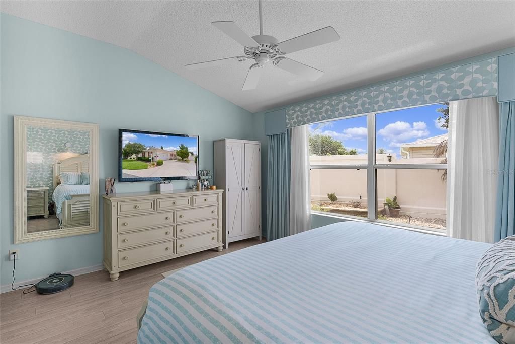 Active With Contract: $400,000 (3 beds, 2 baths, 1663 Square Feet)