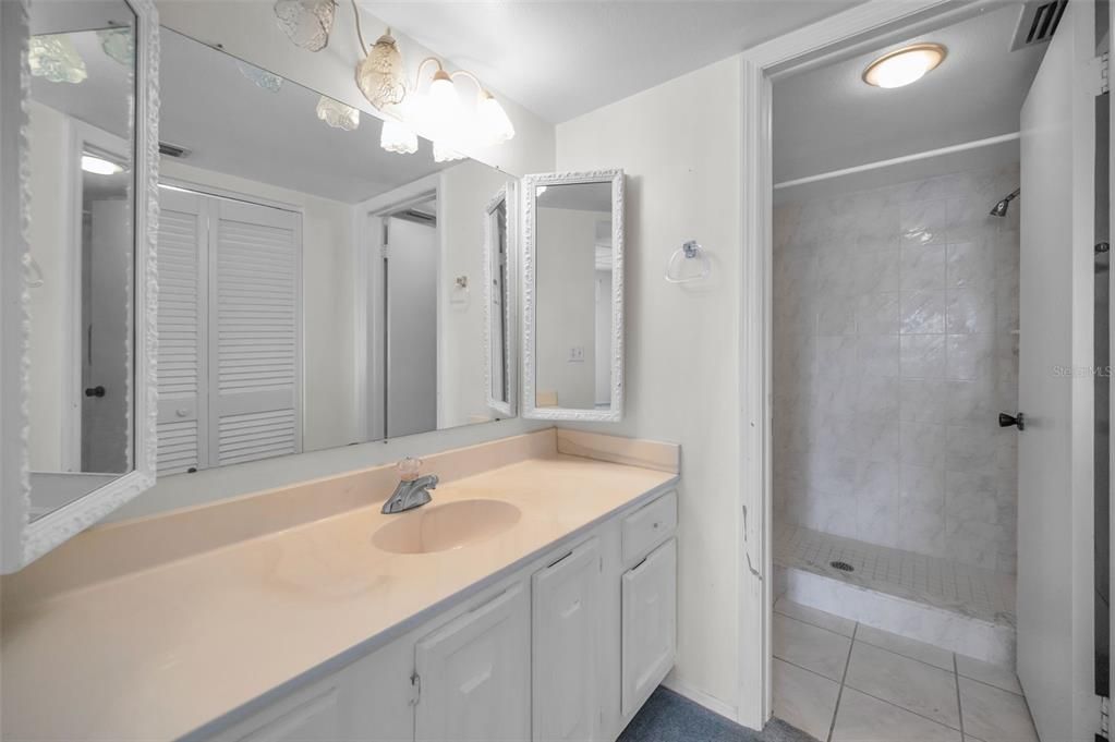 For Sale: $169,900 (2 beds, 2 baths, 1080 Square Feet)