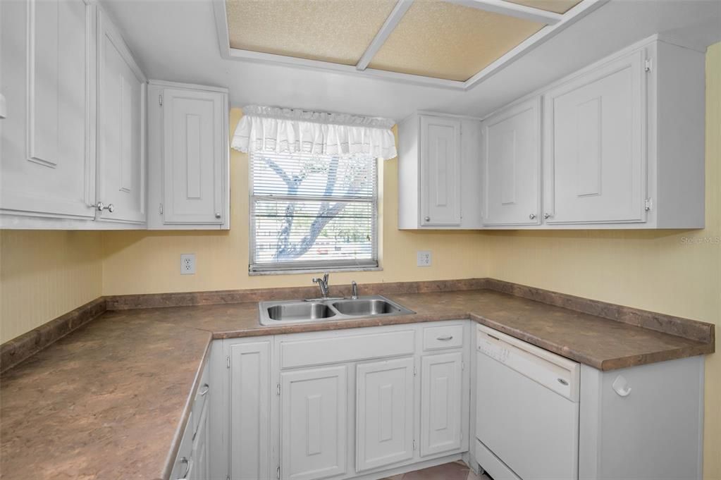 For Sale: $169,900 (2 beds, 2 baths, 1080 Square Feet)