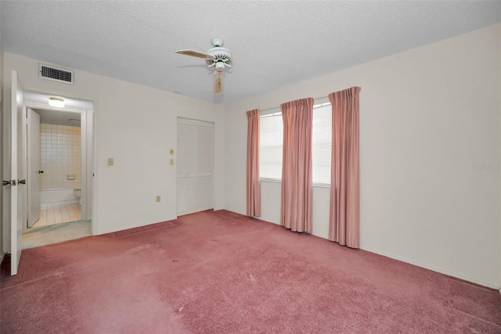 For Sale: $169,900 (2 beds, 2 baths, 1080 Square Feet)