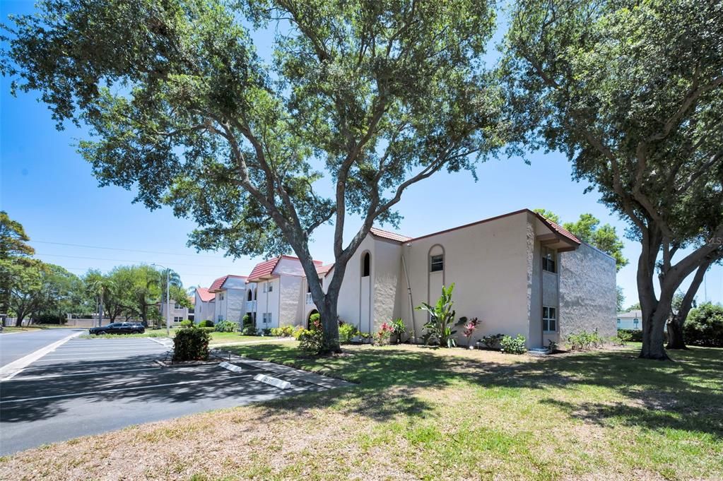 For Sale: $169,900 (2 beds, 2 baths, 1080 Square Feet)