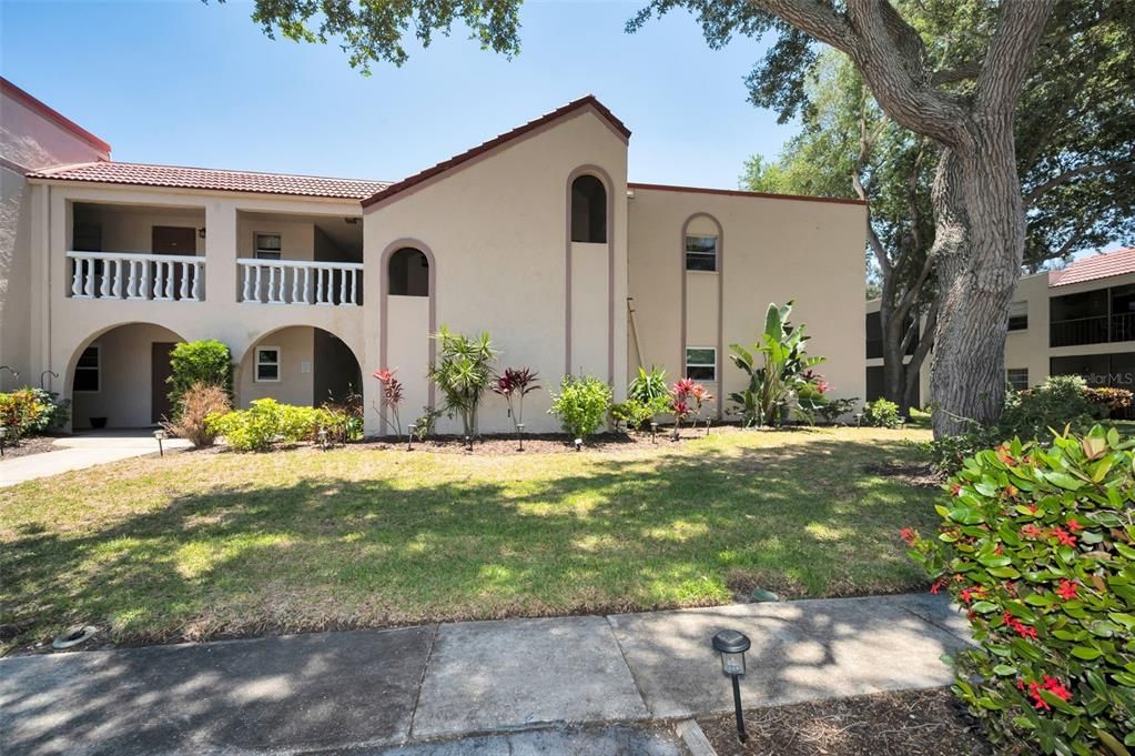 For Sale: $169,900 (2 beds, 2 baths, 1080 Square Feet)