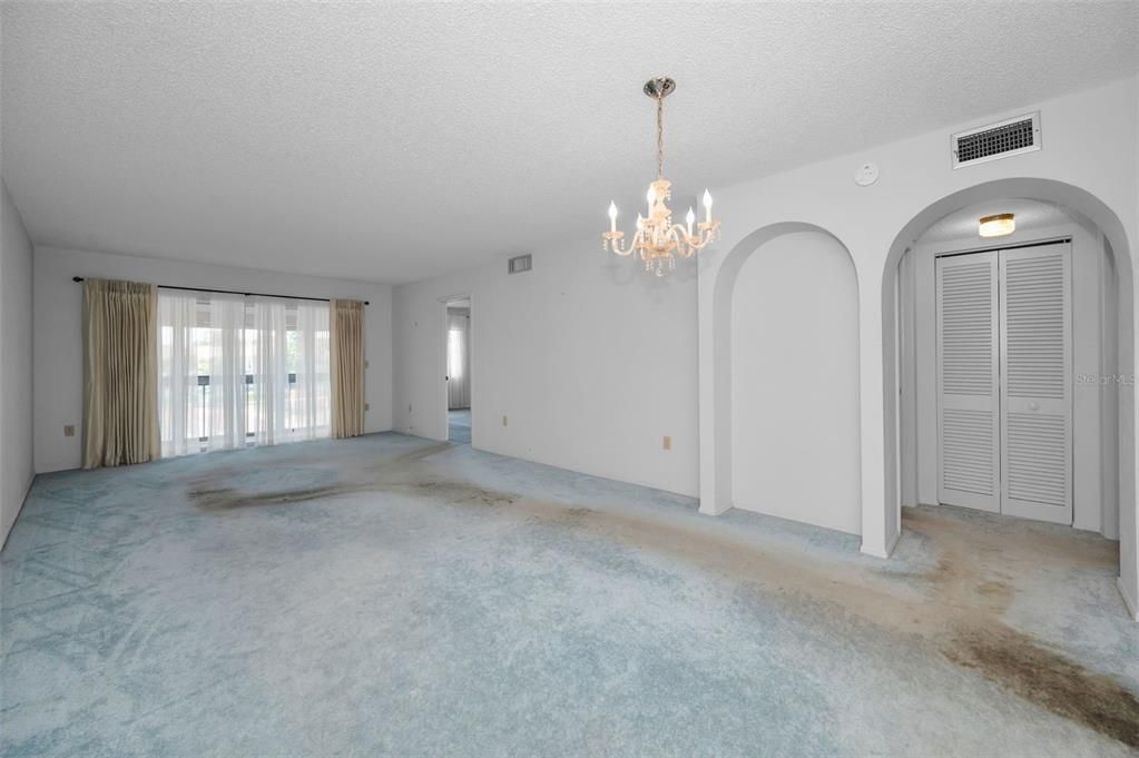 For Sale: $169,900 (2 beds, 2 baths, 1080 Square Feet)