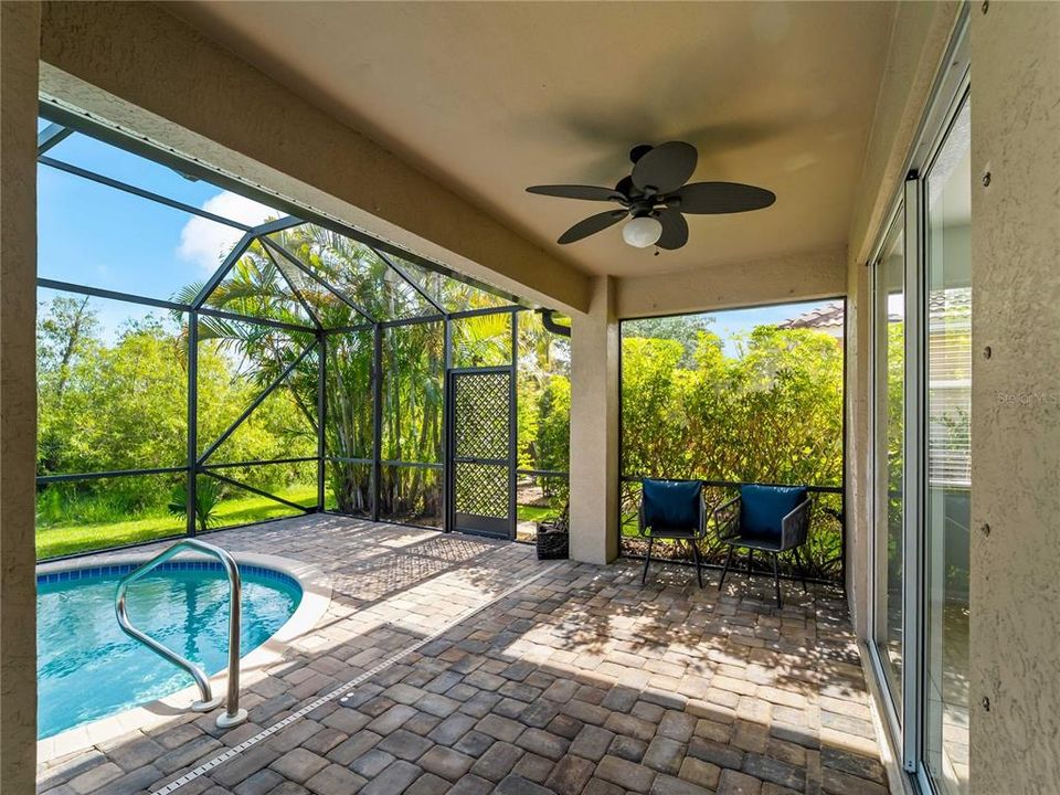 For Sale: $534,900 (4 beds, 2 baths, 2207 Square Feet)