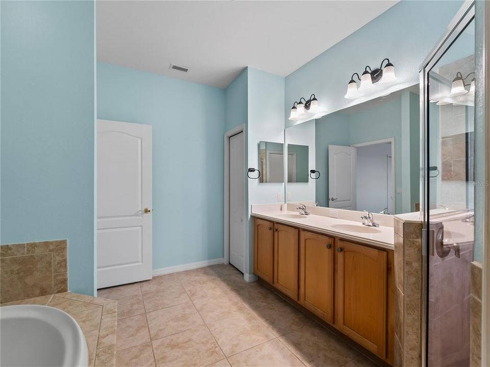 For Sale: $534,900 (4 beds, 2 baths, 2207 Square Feet)
