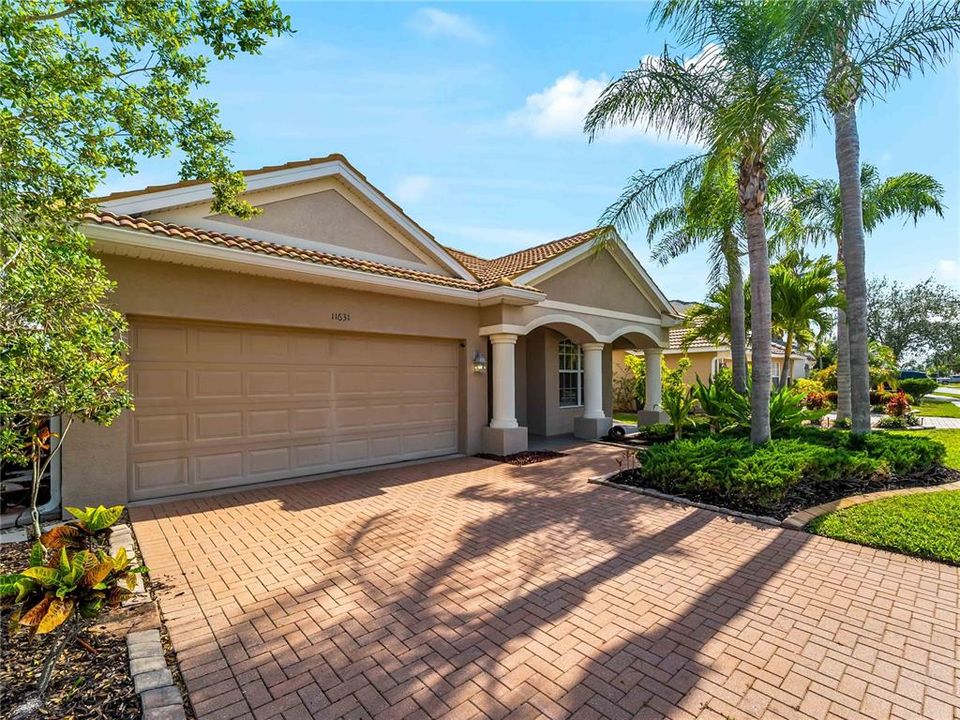 For Sale: $534,900 (4 beds, 2 baths, 2207 Square Feet)