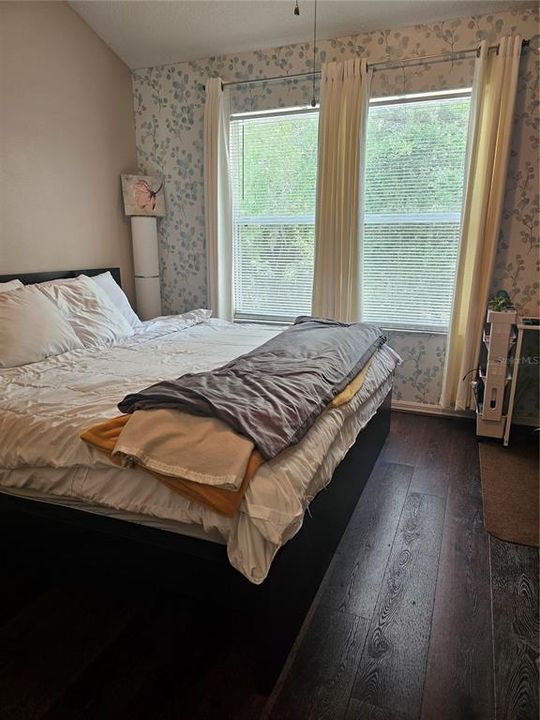 For Sale: $298,900 (3 beds, 2 baths, 1384 Square Feet)