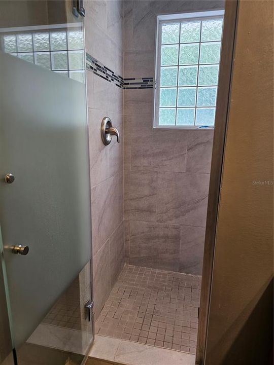 For Sale: $298,900 (3 beds, 2 baths, 1384 Square Feet)