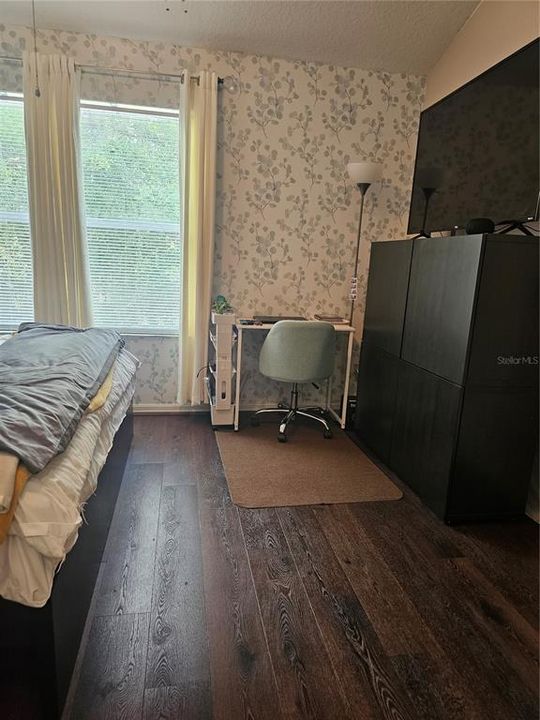 For Sale: $298,900 (3 beds, 2 baths, 1384 Square Feet)