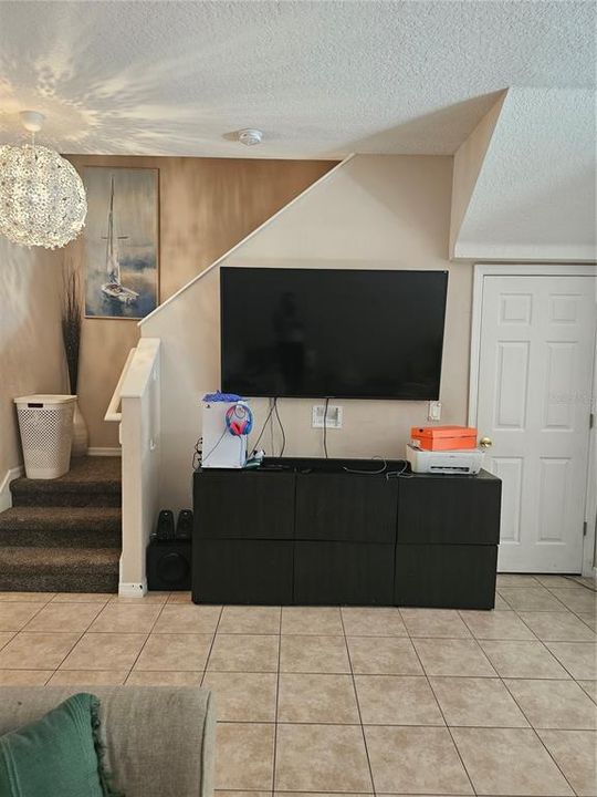 For Sale: $298,900 (3 beds, 2 baths, 1384 Square Feet)