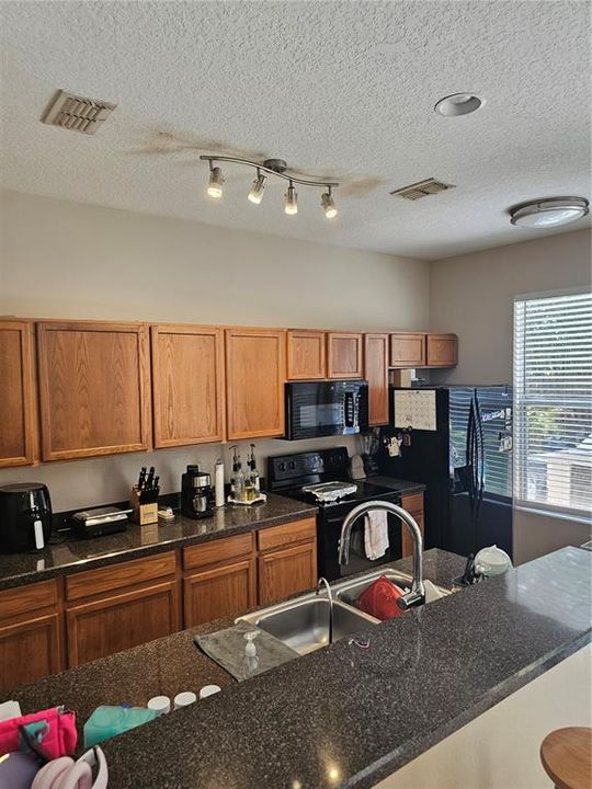 For Sale: $298,900 (3 beds, 2 baths, 1384 Square Feet)