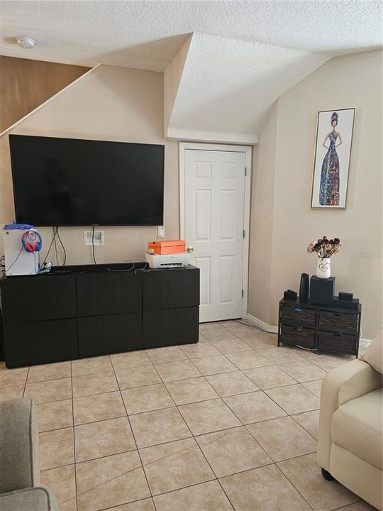For Sale: $298,900 (3 beds, 2 baths, 1384 Square Feet)