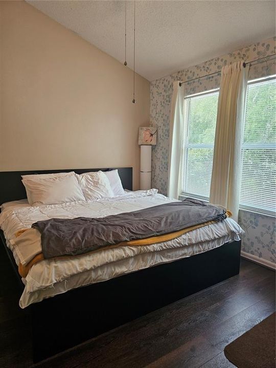 For Sale: $298,900 (3 beds, 2 baths, 1384 Square Feet)