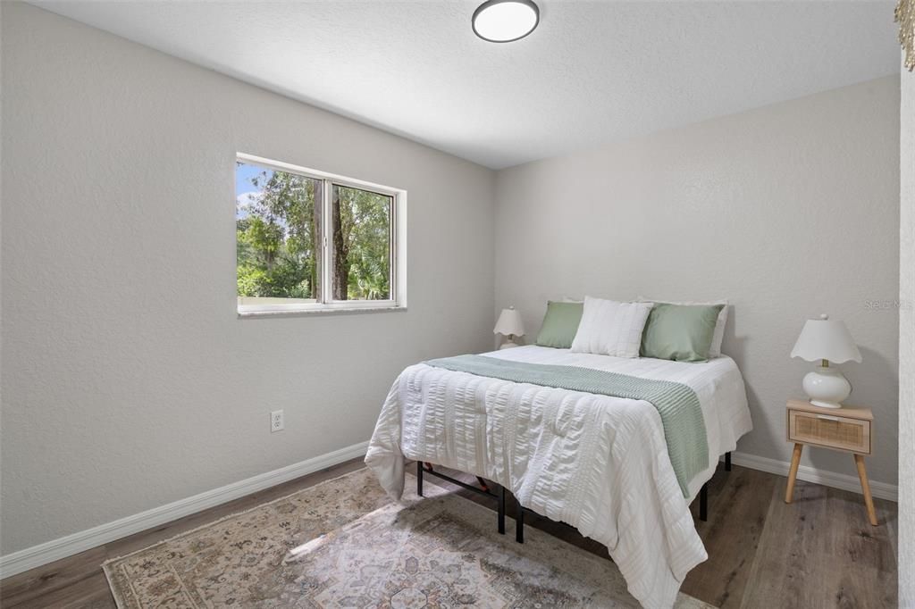 Active With Contract: $189,950 (2 beds, 1 baths, 864 Square Feet)