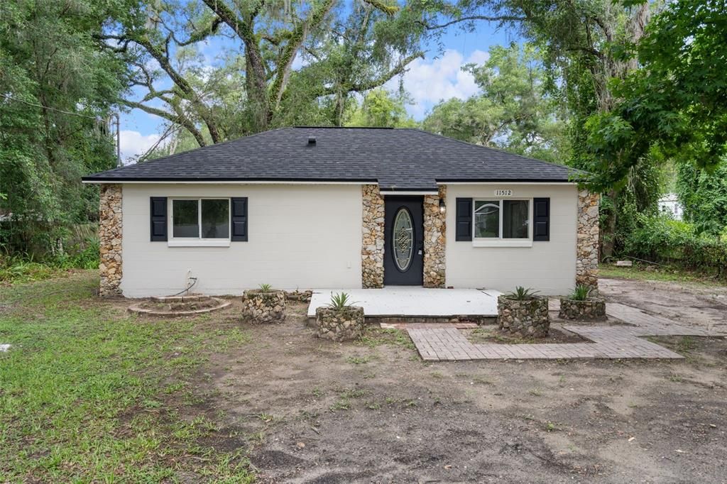 Active With Contract: $189,950 (2 beds, 1 baths, 864 Square Feet)