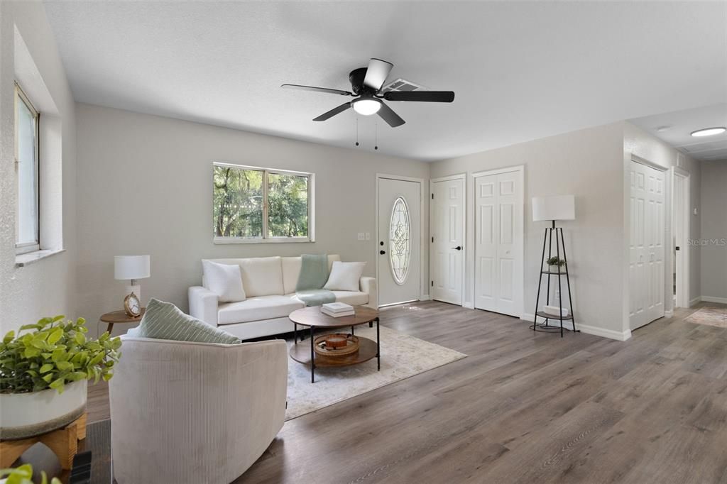 Active With Contract: $189,950 (2 beds, 1 baths, 864 Square Feet)