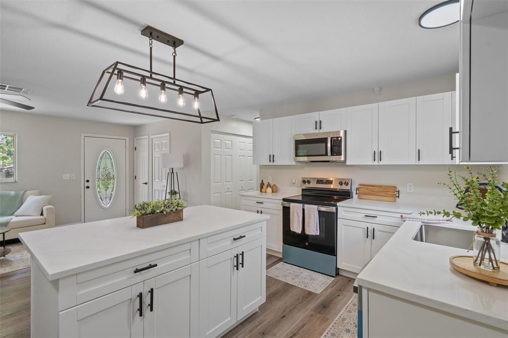 Active With Contract: $189,950 (2 beds, 1 baths, 864 Square Feet)