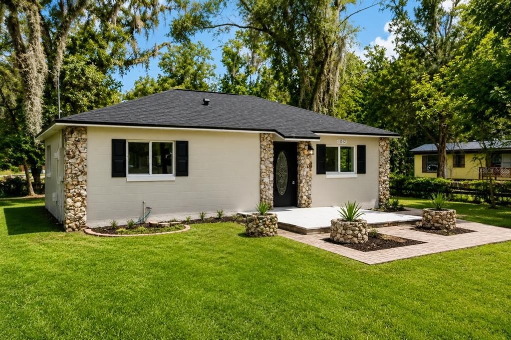 Active With Contract: $189,950 (2 beds, 1 baths, 864 Square Feet)