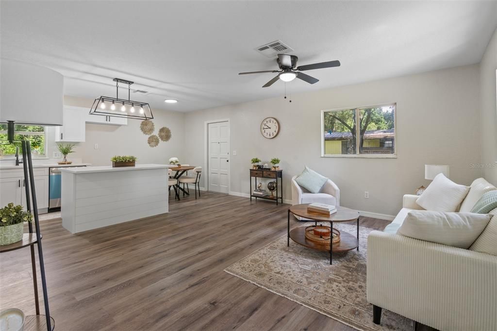 Active With Contract: $189,950 (2 beds, 1 baths, 864 Square Feet)