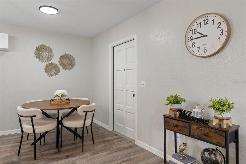 Active With Contract: $189,950 (2 beds, 1 baths, 864 Square Feet)