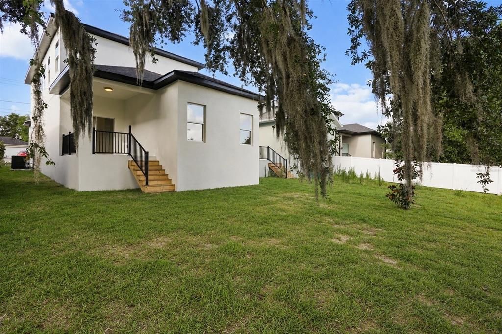 For Sale: $375,000 (4 beds, 3 baths, 1966 Square Feet)