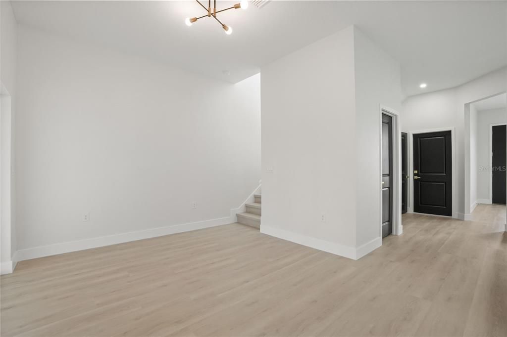 For Sale: $375,000 (4 beds, 3 baths, 1966 Square Feet)