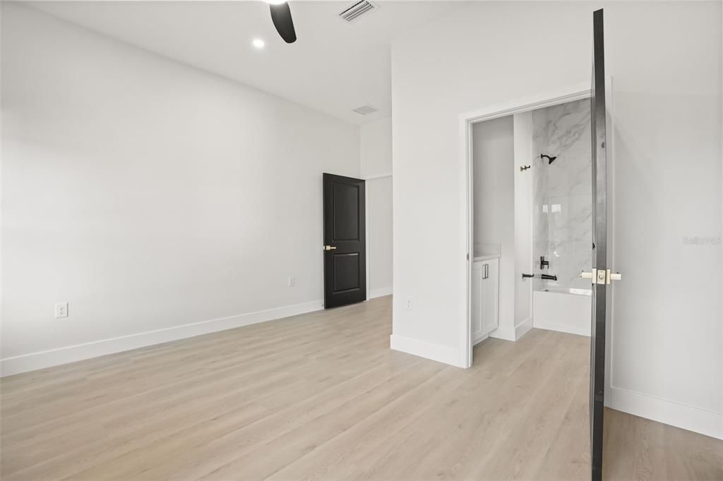 For Sale: $375,000 (4 beds, 3 baths, 1966 Square Feet)