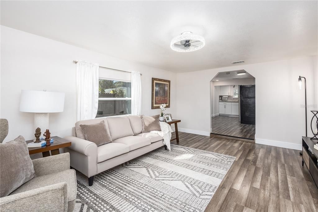 En Venta: $305,000 (3 camas, 2 baños, 1088 Pies cuadrados)