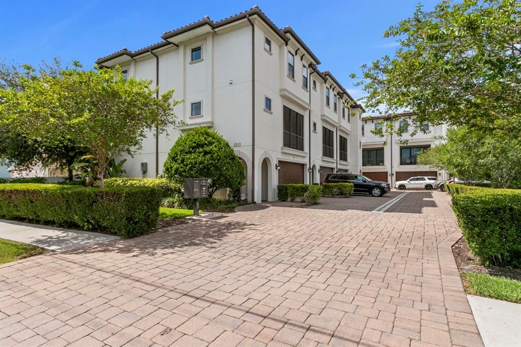 En Venta: $849,000 (4 camas, 3 baños, 2732 Pies cuadrados)