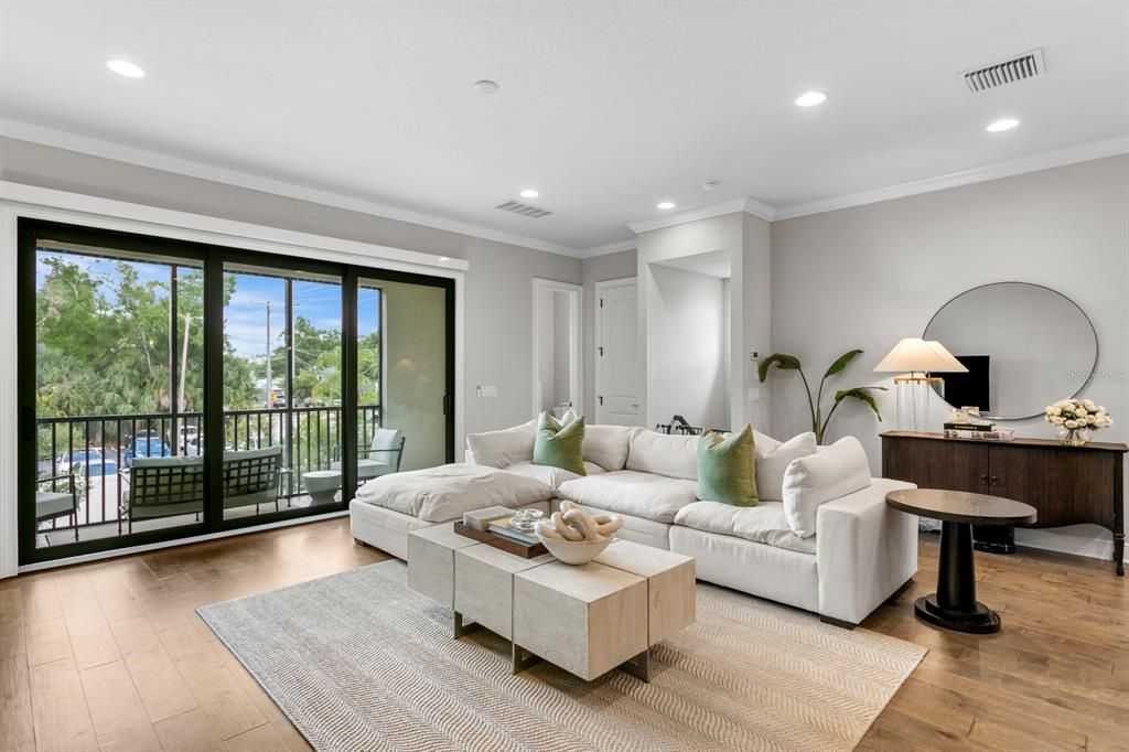 En Venta: $849,000 (4 camas, 3 baños, 2732 Pies cuadrados)