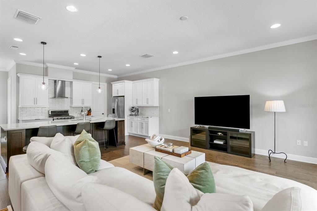 En Venta: $849,000 (4 camas, 3 baños, 2732 Pies cuadrados)