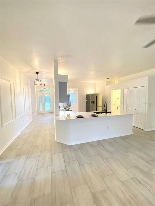 For Rent: $2,800 (4 beds, 2 baths, 1956 Square Feet)