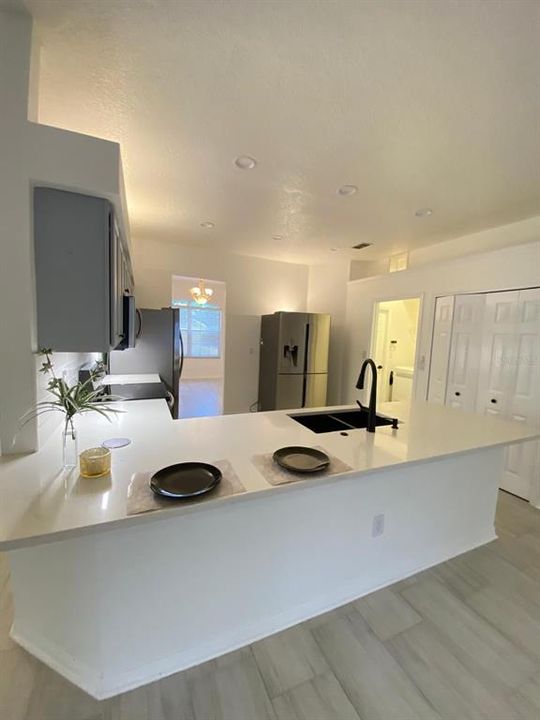 For Rent: $2,800 (4 beds, 2 baths, 1956 Square Feet)